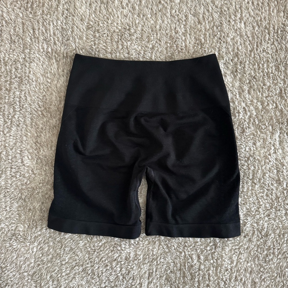 Alphalete Amplify Shorts - Picture 2 of 3